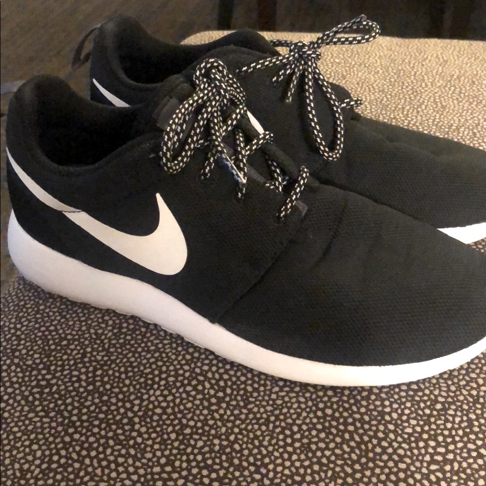 Nike Womens Roshe One Running Shoes Size 10